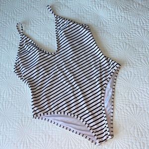 Black and White Stripped Swimsuit